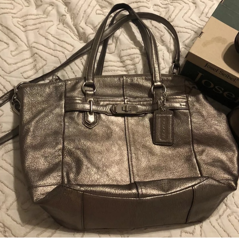 Coach Bronze Leather Medium Sized Bag (No. D1169-17794) Beautiful Condition